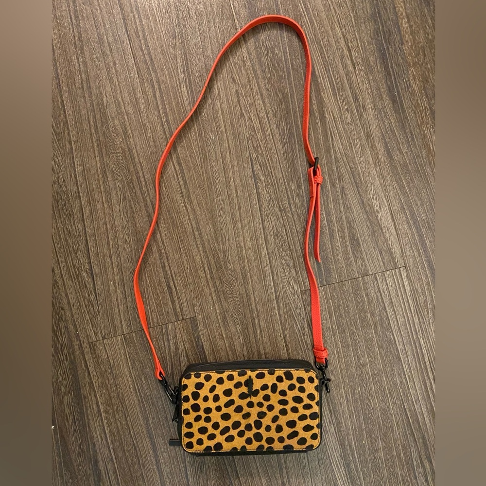Thacker Ronnie Compact Crossbody Wristlet